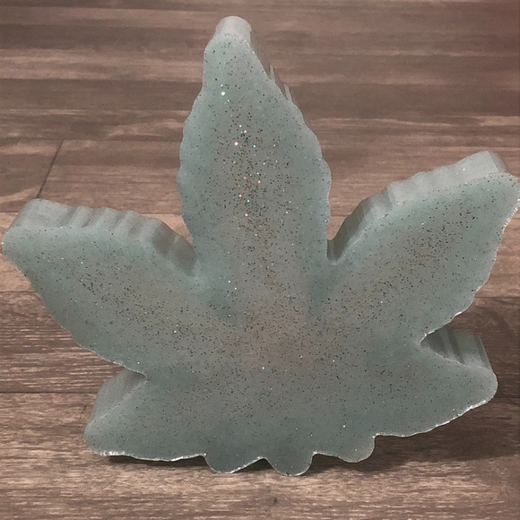 One-of-a-Kind Handmade Leaf Ashtray With Glitter - Picture 5 of 7